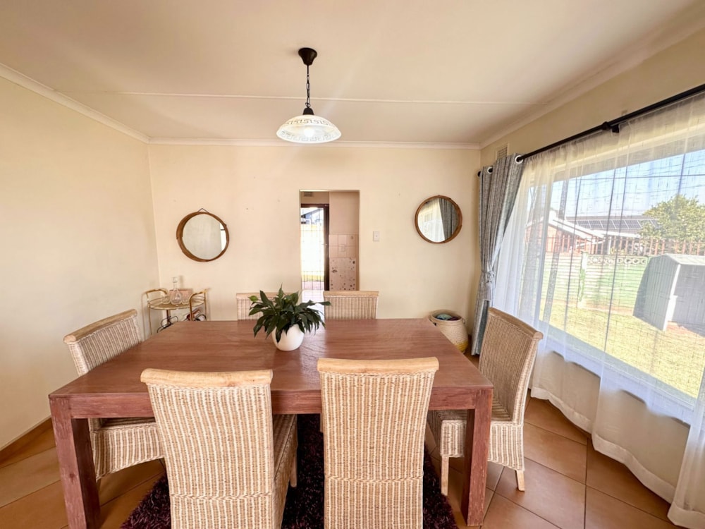 House sold in Hayfields - 1PM1738603