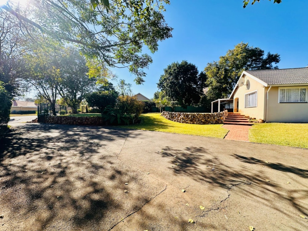 House sold in Hayfields - 1PM1738603