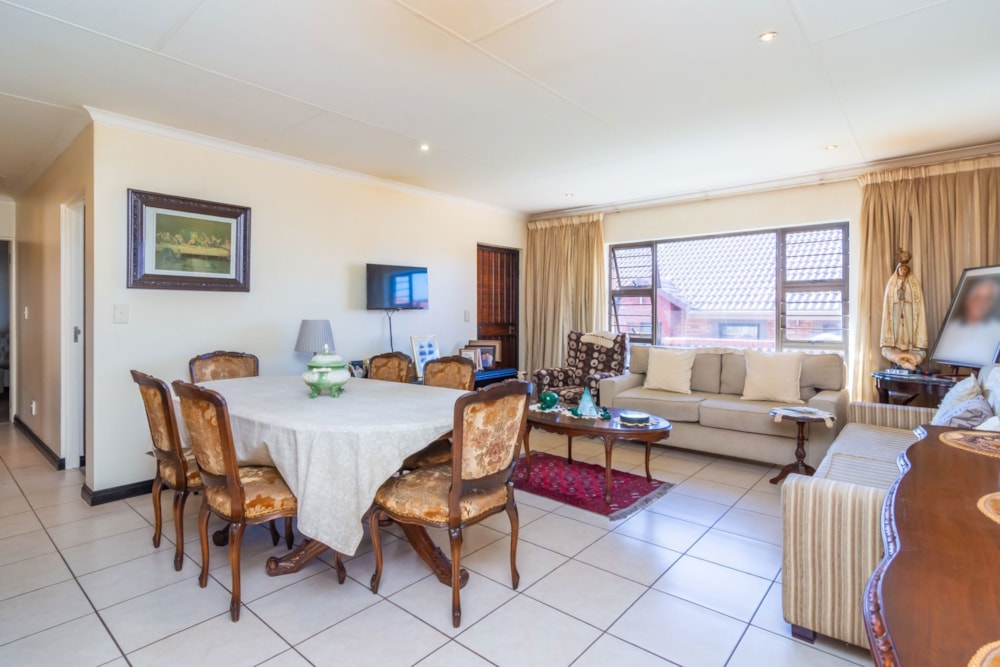 Single-storey retirement home sold in Featherbrooke Hills Retirement Village - 1KR1662866 Single-storey retirement home sold in Featherbrooke Hills Retirement Village - 1KR1662866