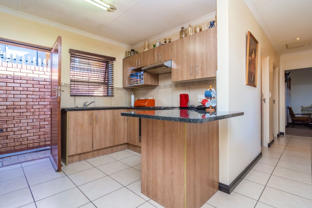 Single-storey retirement home sold in Featherbrooke Hills Retirement Village - 1KR1662866 Single-storey retirement home sold in Featherbrooke Hills Retirement Village - 1KR1662866