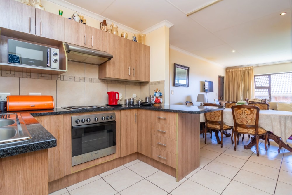 Single-storey retirement home sold in Featherbrooke Hills Retirement Village - 1KR1662866 Single-storey retirement home sold in Featherbrooke Hills Retirement Village - 1KR1662866