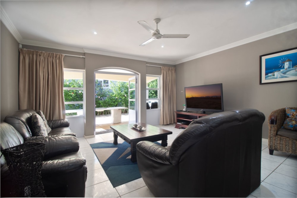 Beachfront villa for sale in Port Edward - 1PD1658515 Beachfront villa for sale in Port Edward - 1PD1658515