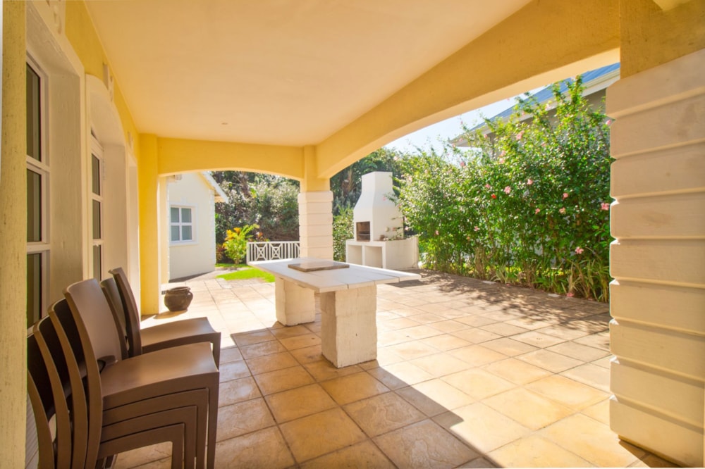 Beachfront villa for sale in Port Edward - 1PD1658515 Beachfront villa for sale in Port Edward - 1PD1658515