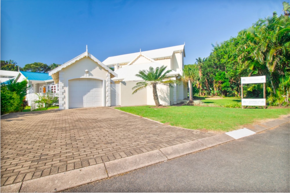 Beachfront villa for sale in Port Edward - 1PD1658515 Beachfront villa for sale in Port Edward - 1PD1658515