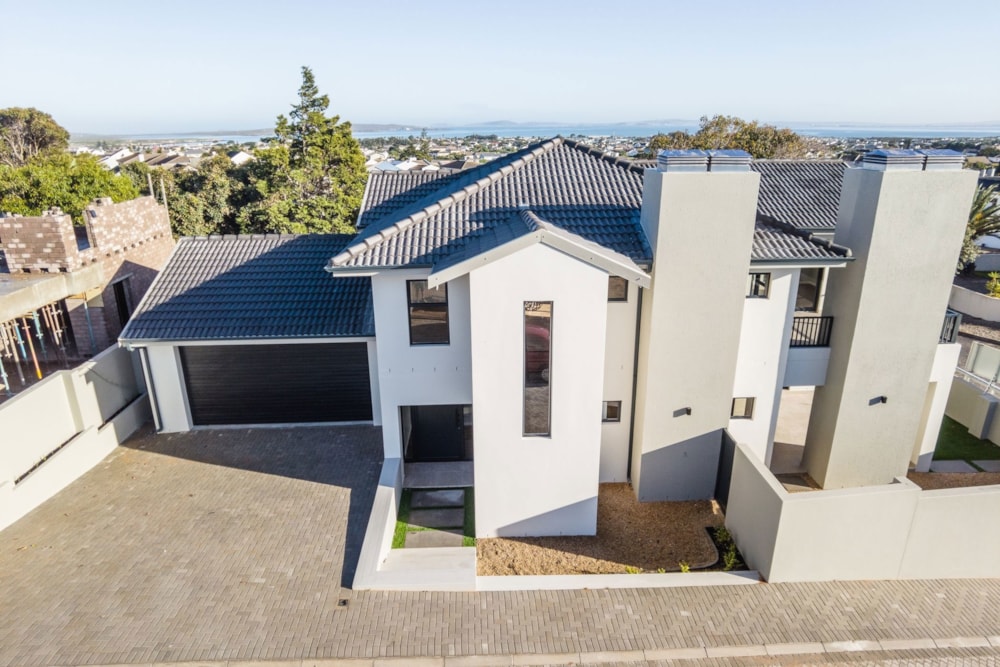 House for sale in Country Club - LA1660962