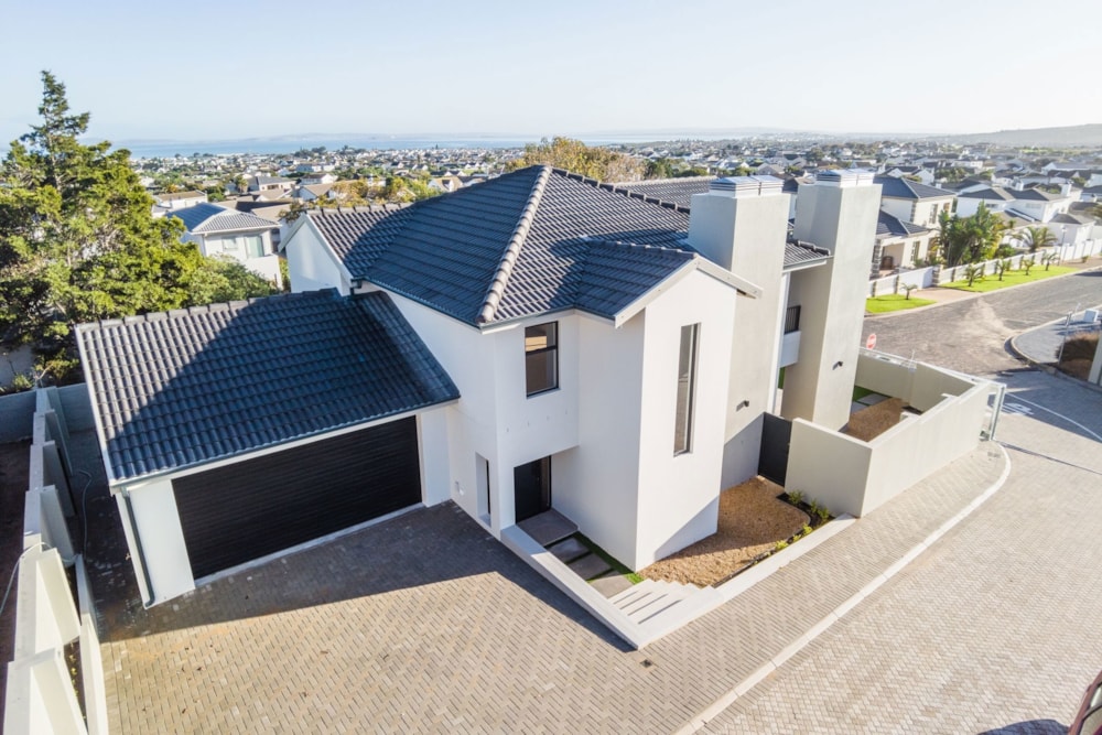 House for sale in Country Club - LA1660962