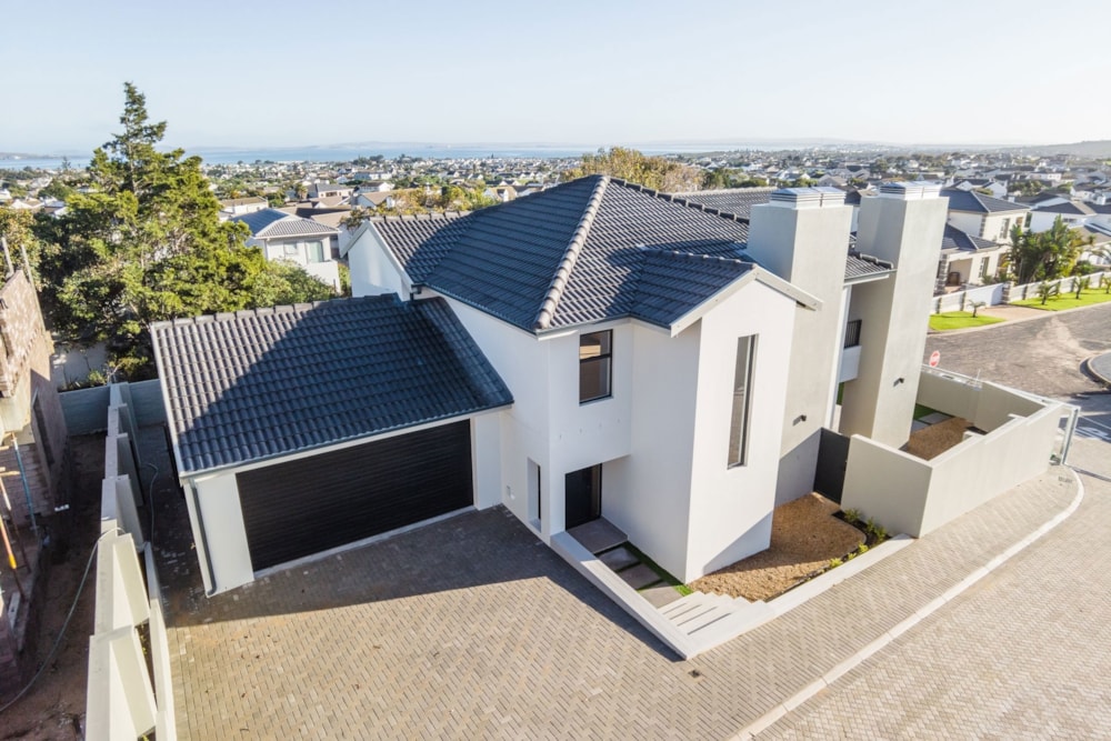 House for sale in Country Club - LA1660962