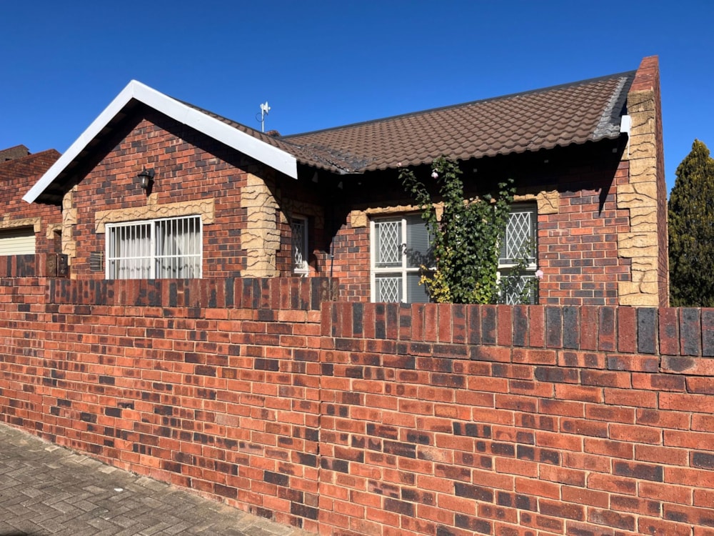 Townhouse for sale in Kiepersol, Bloemfontein - 1BX1662125