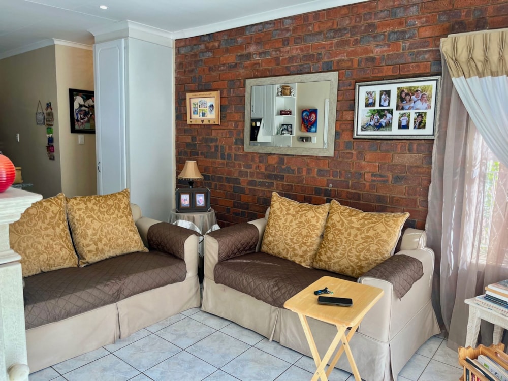 Townhouse for sale in Kiepersol, Bloemfontein - 1BX1662125 Townhouse for sale in Kiepersol, Bloemfontein - 1BX1662125