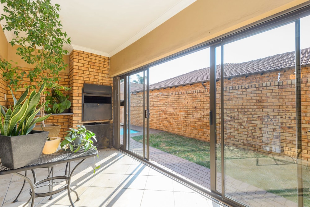 House sold in New Redruth - 1AB1661626 House sold in New Redruth - 1AB1661626