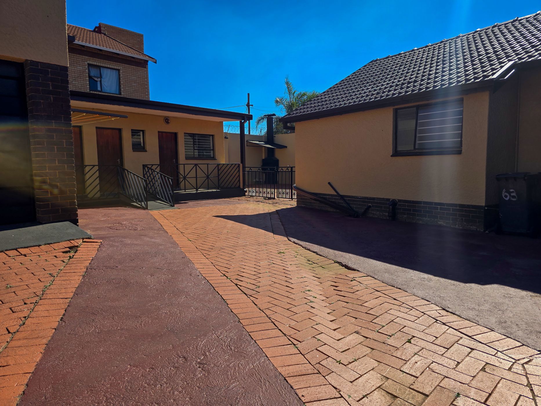 House to rent in Robertsham - 1GV1754054