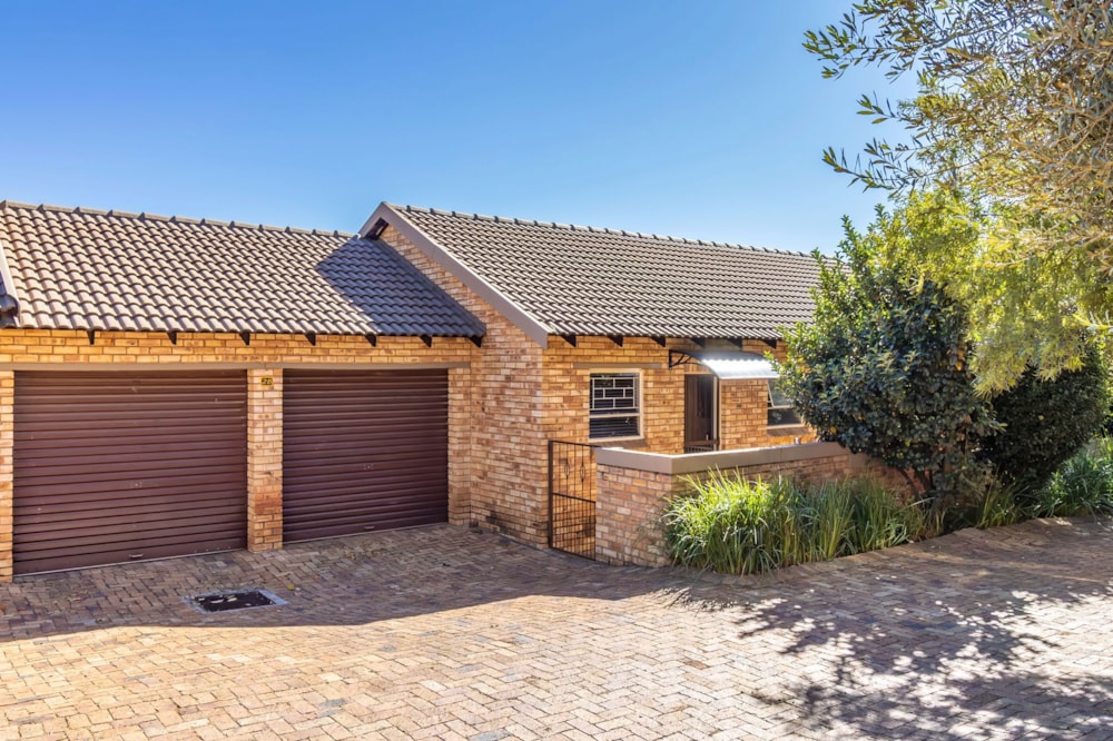 Townhouse for sale in Wilgeheuwel - RAN1721497 Townhouse for sale in Wilgeheuwel - RAN1721497