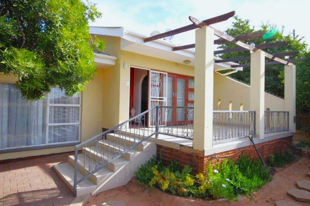 House for sale in Oudtshoorn - 1OU1661254 House for sale in Oudtshoorn - 1OU1661254