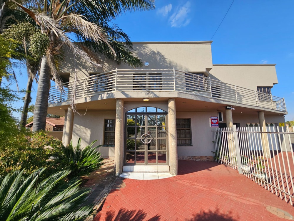 House for sale in Newcastle - 1NW1660476