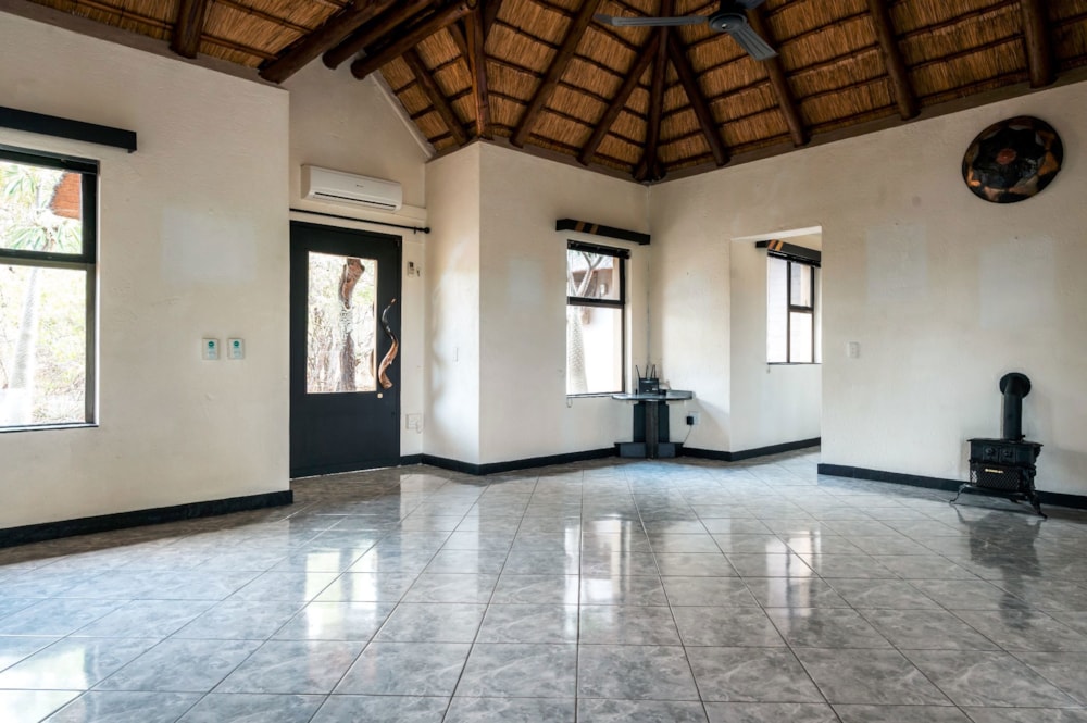 House let in Hoedspruit Wildlife Estate - 1HS1714924 House let in Hoedspruit Wildlife Estate - 1HS1714924