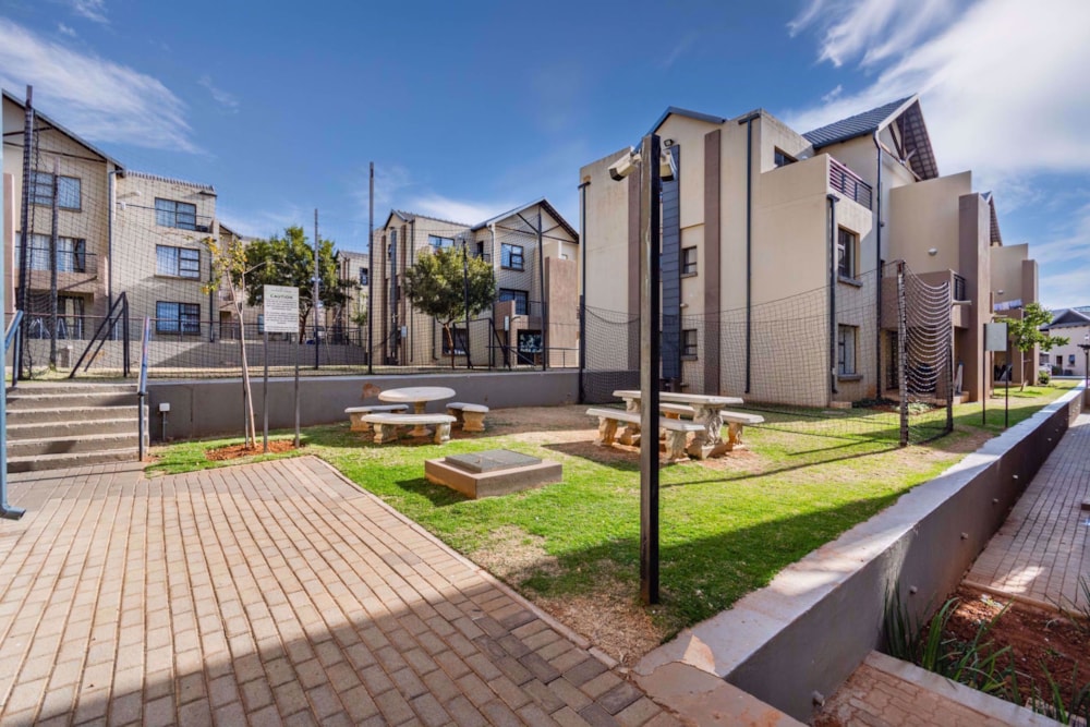 Apartment for sale in Ruimsig - RAN1661410 Apartment for sale in Ruimsig - RAN1661410