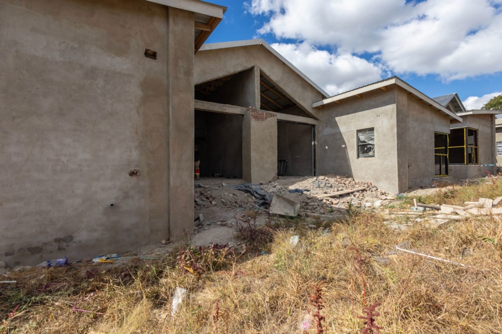 Double-storey apartment for sale in Strathaven, Zimbabwe - 3ZB1660722 Double-storey apartment for sale in Strathaven, Zimbabwe - 3ZB1660722