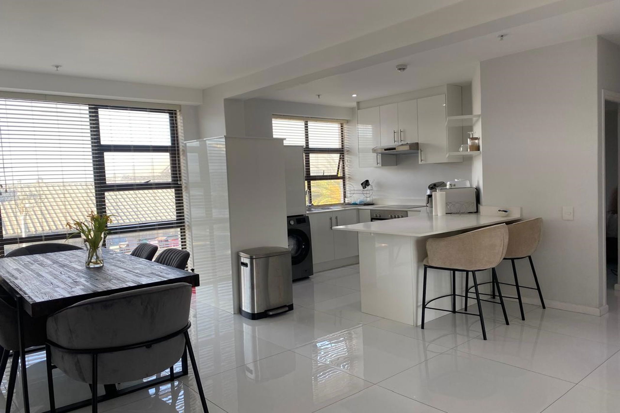 Apartment to rent in Kenilworth, Cape Town - RBL1740320