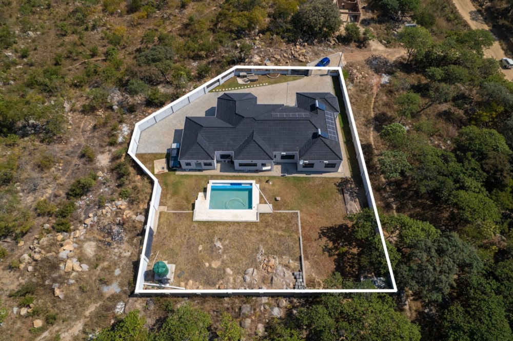 House for sale in Crowhill Views, Zimbabwe - 3ZB1661009 House for sale in Crowhill Views, Zimbabwe - 3ZB1661009