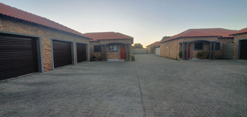 Townhouse for sale in Riversdale, Meyerton - 1VT1661231 Townhouse for sale in Riversdale, Meyerton - 1VT1661231