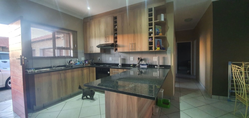 Townhouse for sale in Riversdale, Meyerton - 1VT1661231 Townhouse for sale in Riversdale, Meyerton - 1VT1661231