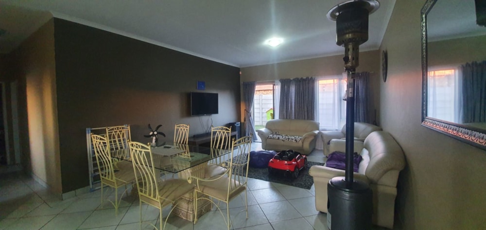 Townhouse for sale in Riversdale, Meyerton - 1VT1661231 Townhouse for sale in Riversdale, Meyerton - 1VT1661231