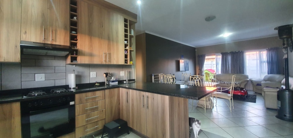 Townhouse for sale in Riversdale, Meyerton - 1VT1661231 Townhouse for sale in Riversdale, Meyerton - 1VT1661231