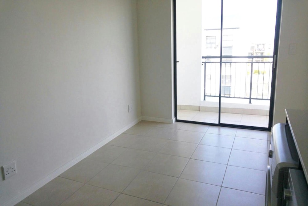 Apartment to rent in Sandown, Blouberg - 1TV1748023