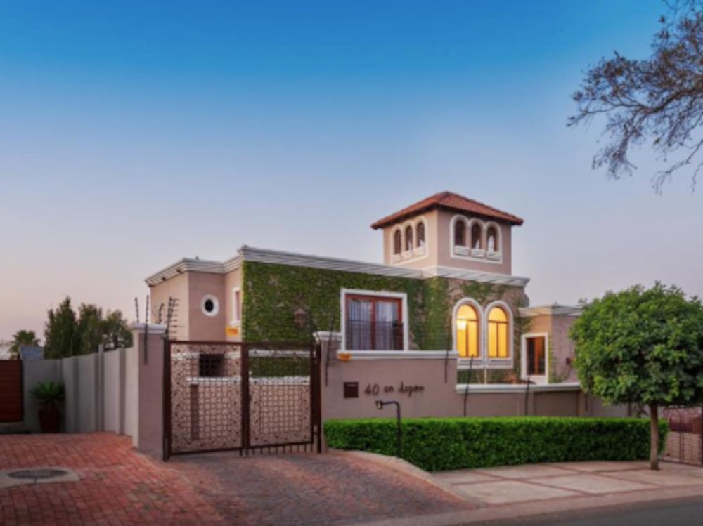 Guesthouse for sale in Zwartkop - PT1661376 Guesthouse for sale in Zwartkop - PT1661376