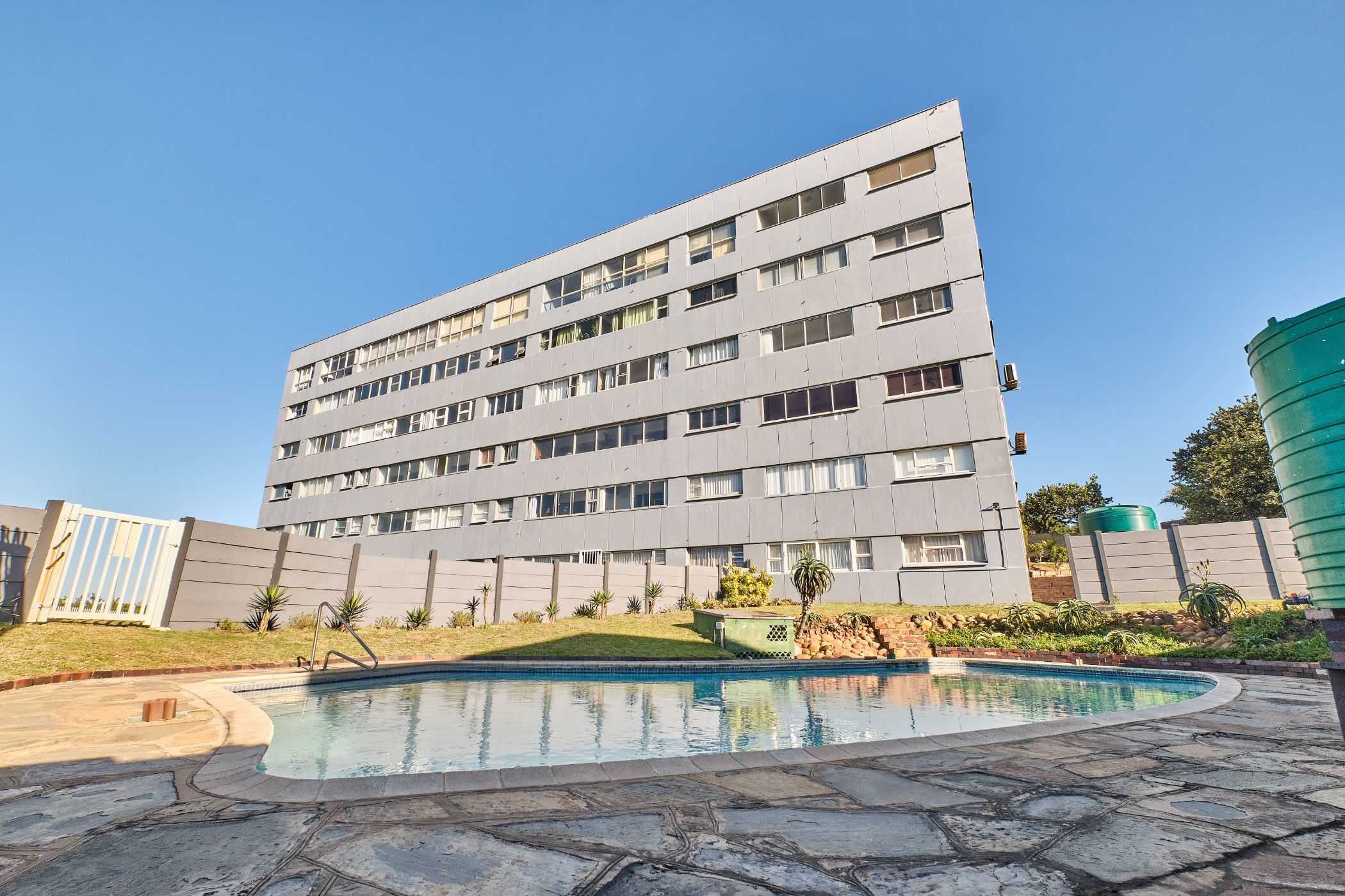 Apartment let in Athlone Park - 1WB1712329