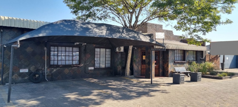Commercial Building let in Phalaborwa - 1PW1662600 Commercial Building let in Phalaborwa - 1PW1662600