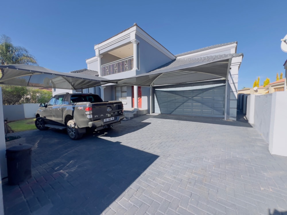 Security complex home for sale in Reyno Ridge - 1WD1663141