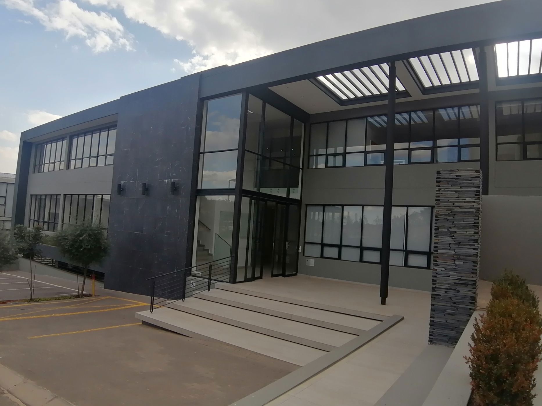 Commercial office to rent in Aspen Lakes - 1GV1732479