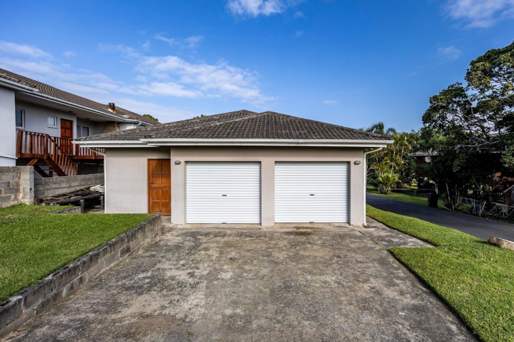 House for sale in Beacon Bay - 1ET1663139