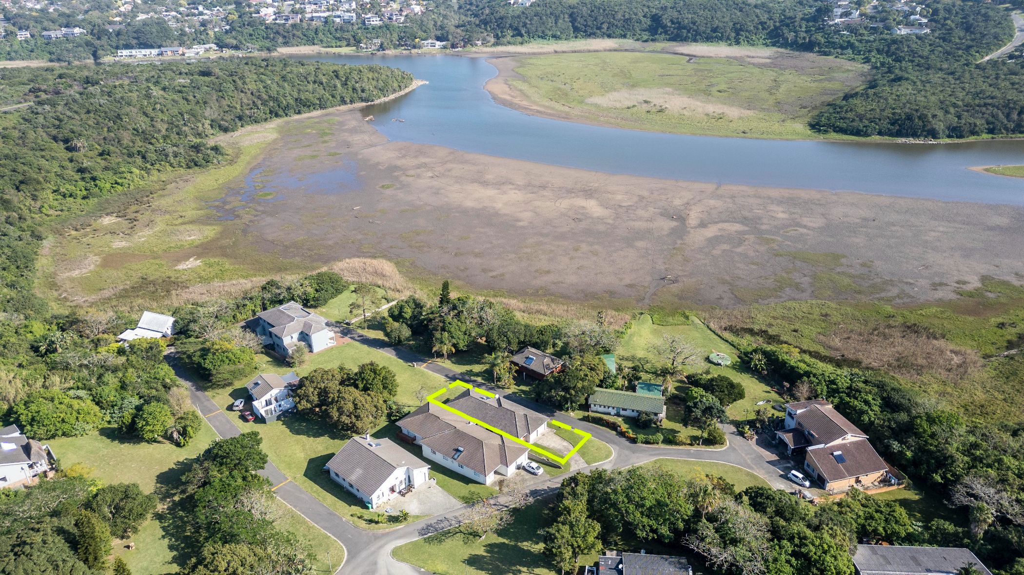 House for sale in Beacon Bay - 1ET1663139