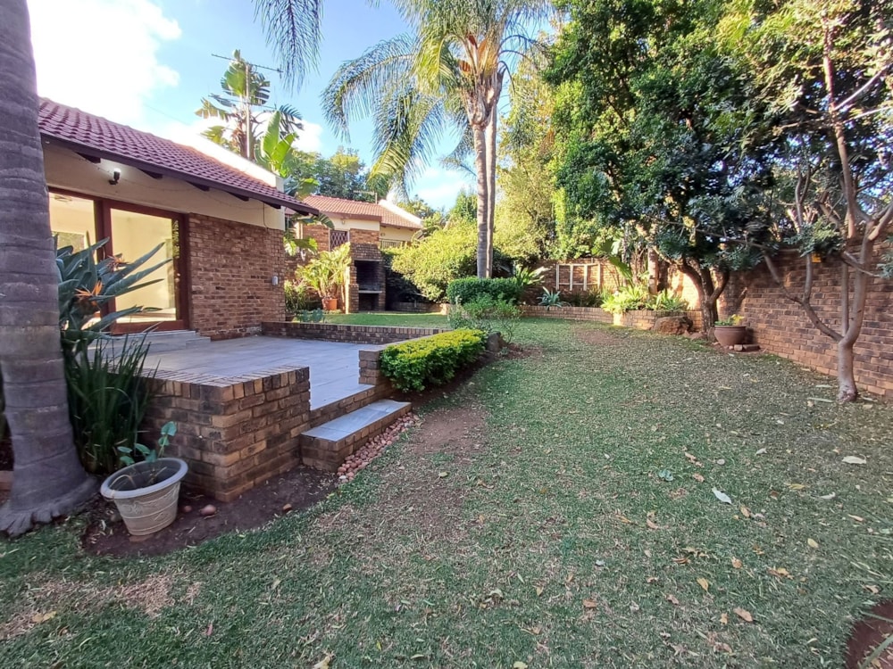 Townhouse to rent in Garsfontein - PTL1744191