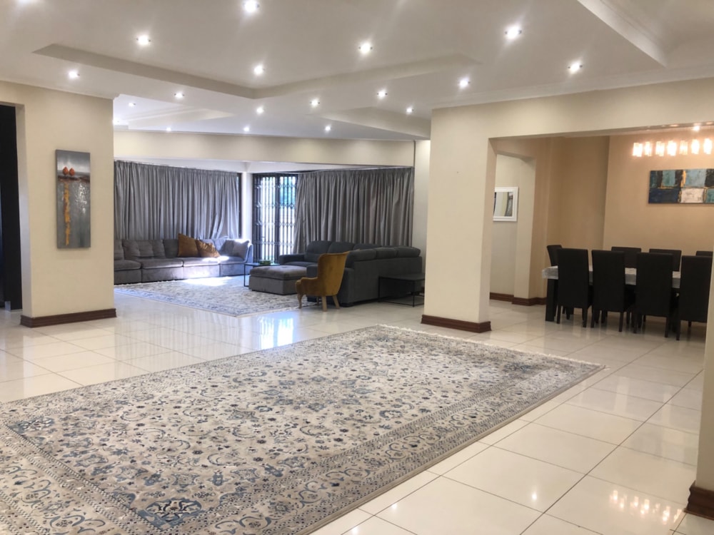 Guesthouse for sale in Waterkloof Ridge - PT1662938 Guesthouse for sale in Waterkloof Ridge - PT1662938