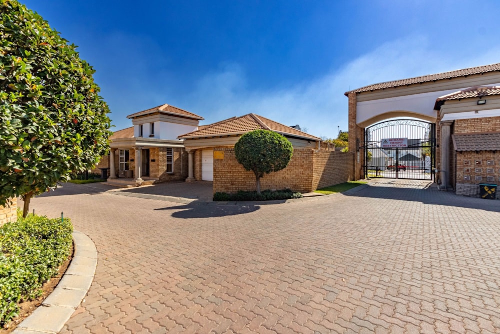 Cluster sold in Bardene - BOK1662544 Cluster sold in Bardene - BOK1662544