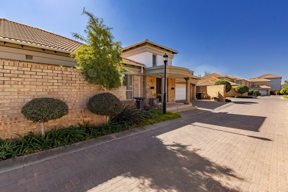 Cluster sold in Bardene - BOK1662544 Cluster sold in Bardene - BOK1662544