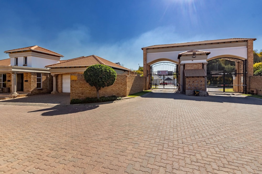 Cluster sold in Bardene - BOK1662544 Cluster sold in Bardene - BOK1662544