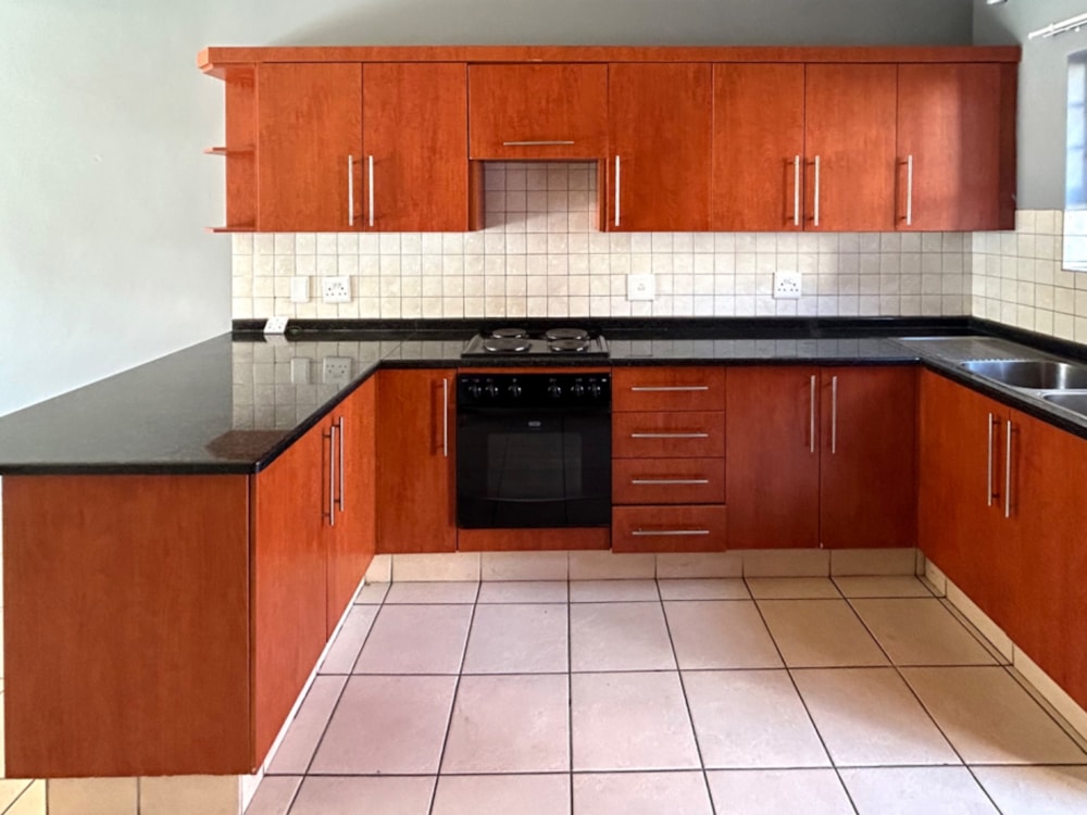 Townhouse for sale in Bendor Park - 1PS1662880 Townhouse for sale in Bendor Park - 1PS1662880