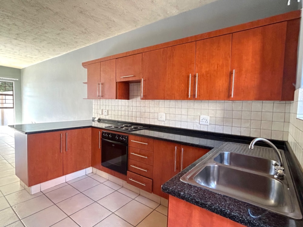 Townhouse for sale in Bendor Park - 1PS1662880 Townhouse for sale in Bendor Park - 1PS1662880