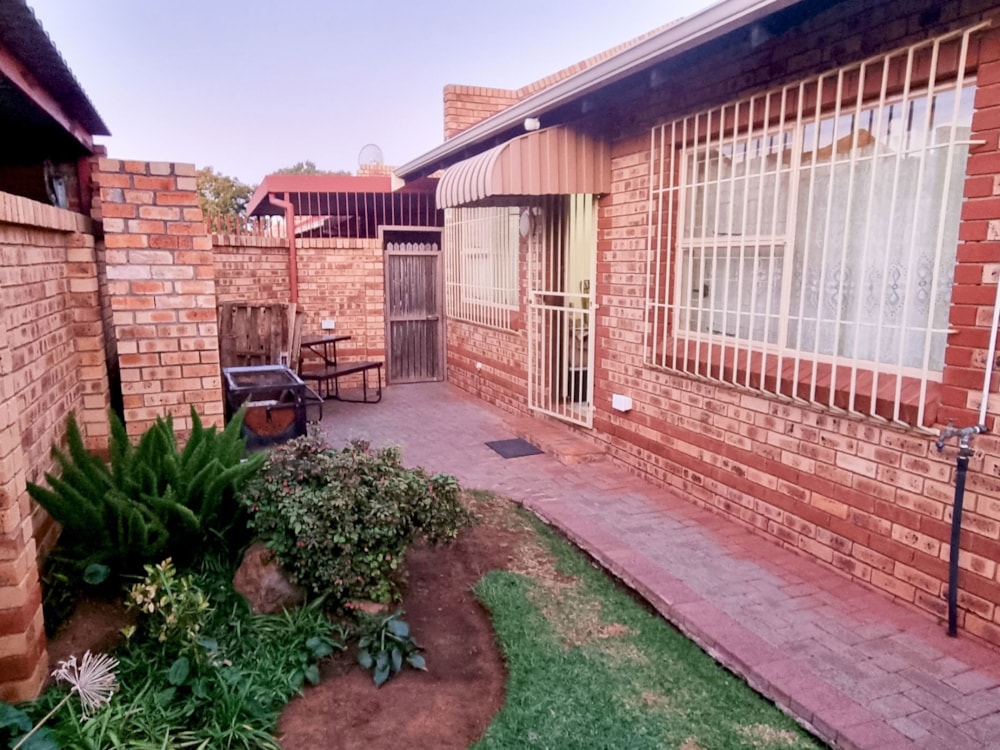 Townhouse sold in Uitsig, Bloemfontein - 1BX1661457 Townhouse sold in Uitsig, Bloemfontein - 1BX1661457