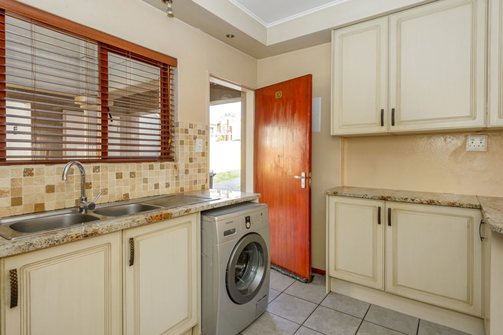 Townhouse for sale in Mondeor - 1GV1663382 Townhouse for sale in Mondeor - 1GV1663382