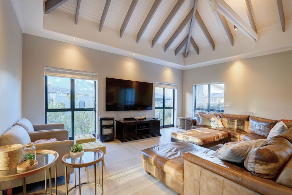 Multi-storey house to rent in Fancourt - GEO1712600 Multi-storey house to rent in Fancourt - GEO1712600