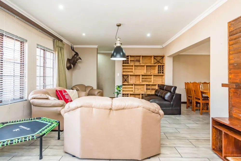 House let in Noordheuwel - 1KR1684465 House let in Noordheuwel - 1KR1684465