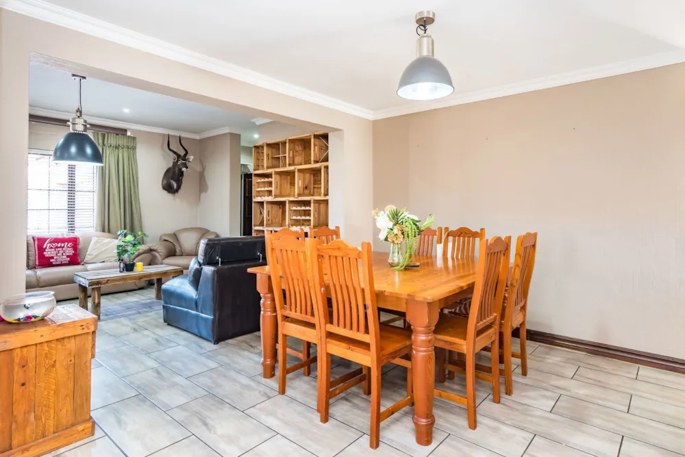 House let in Noordheuwel - 1KR1684465 House let in Noordheuwel - 1KR1684465