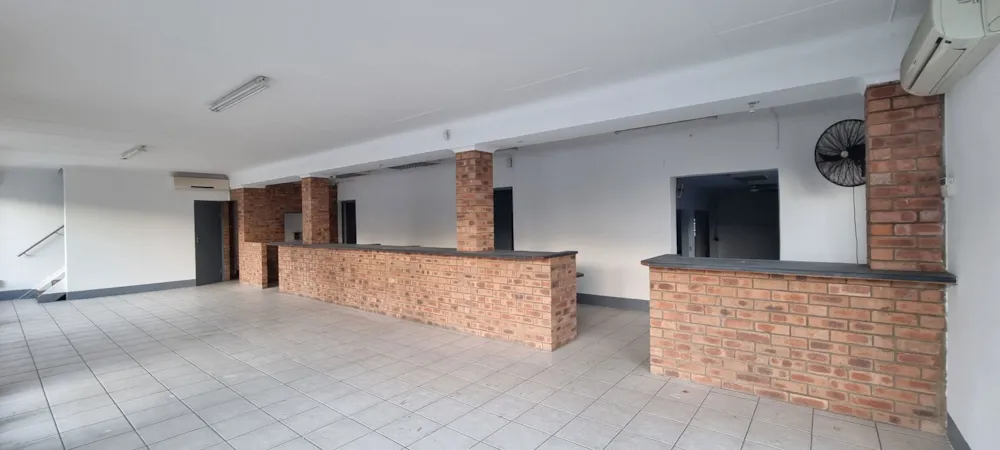 Commercial Building let in Uvongo - 1PSH1667988