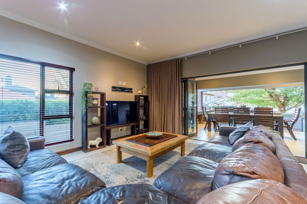 Double-storey cluster sold in Honeydew Manor - RAN1664744 Double-storey cluster sold in Honeydew Manor - RAN1664744