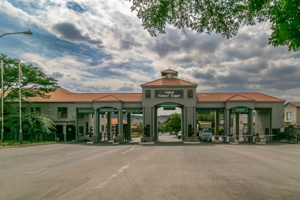 Security estate home for sale in Aspen Lakes - 1GV1696762